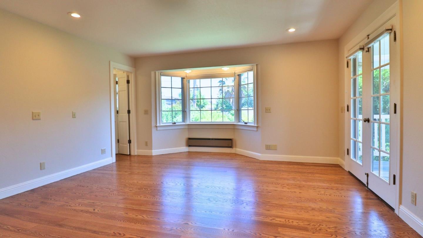 Detail Gallery Image 41 of 71 For 200 Iris Way, Palo Alto,  CA 94303 - 6 Beds | 4/1 Baths