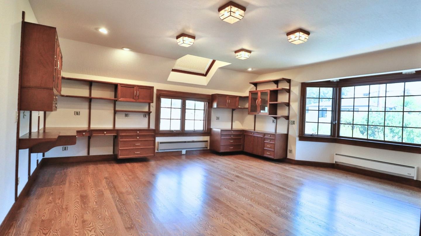 Detail Gallery Image 49 of 71 For 200 Iris Way, Palo Alto,  CA 94303 - 6 Beds | 4/1 Baths