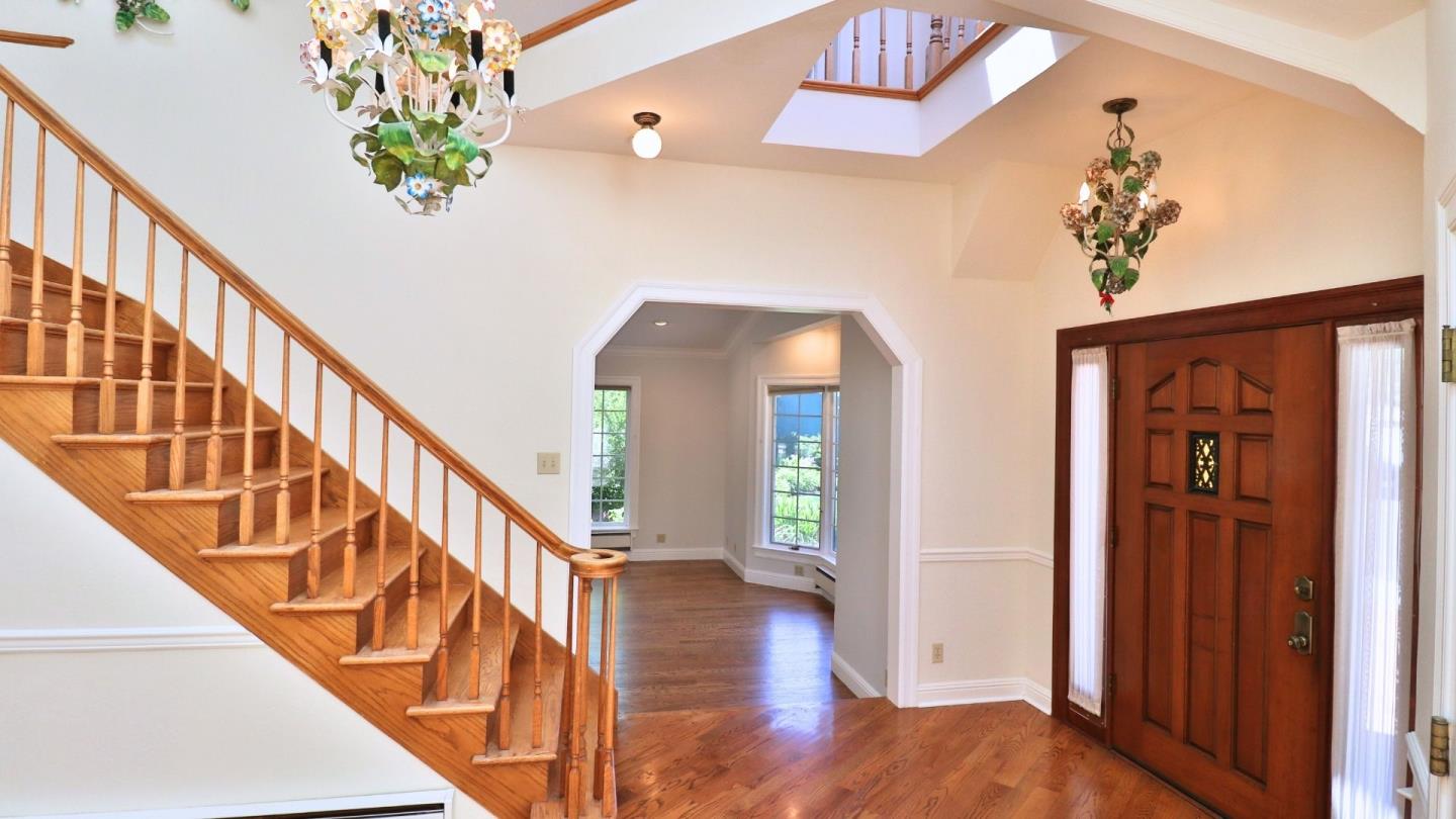 Detail Gallery Image 5 of 71 For 200 Iris Way, Palo Alto,  CA 94303 - 6 Beds | 4/1 Baths