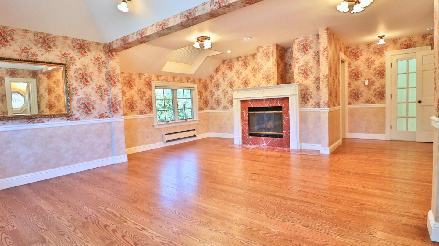 Detail Gallery Image 55 of 71 For 200 Iris Way, Palo Alto,  CA 94303 - 6 Beds | 4/1 Baths