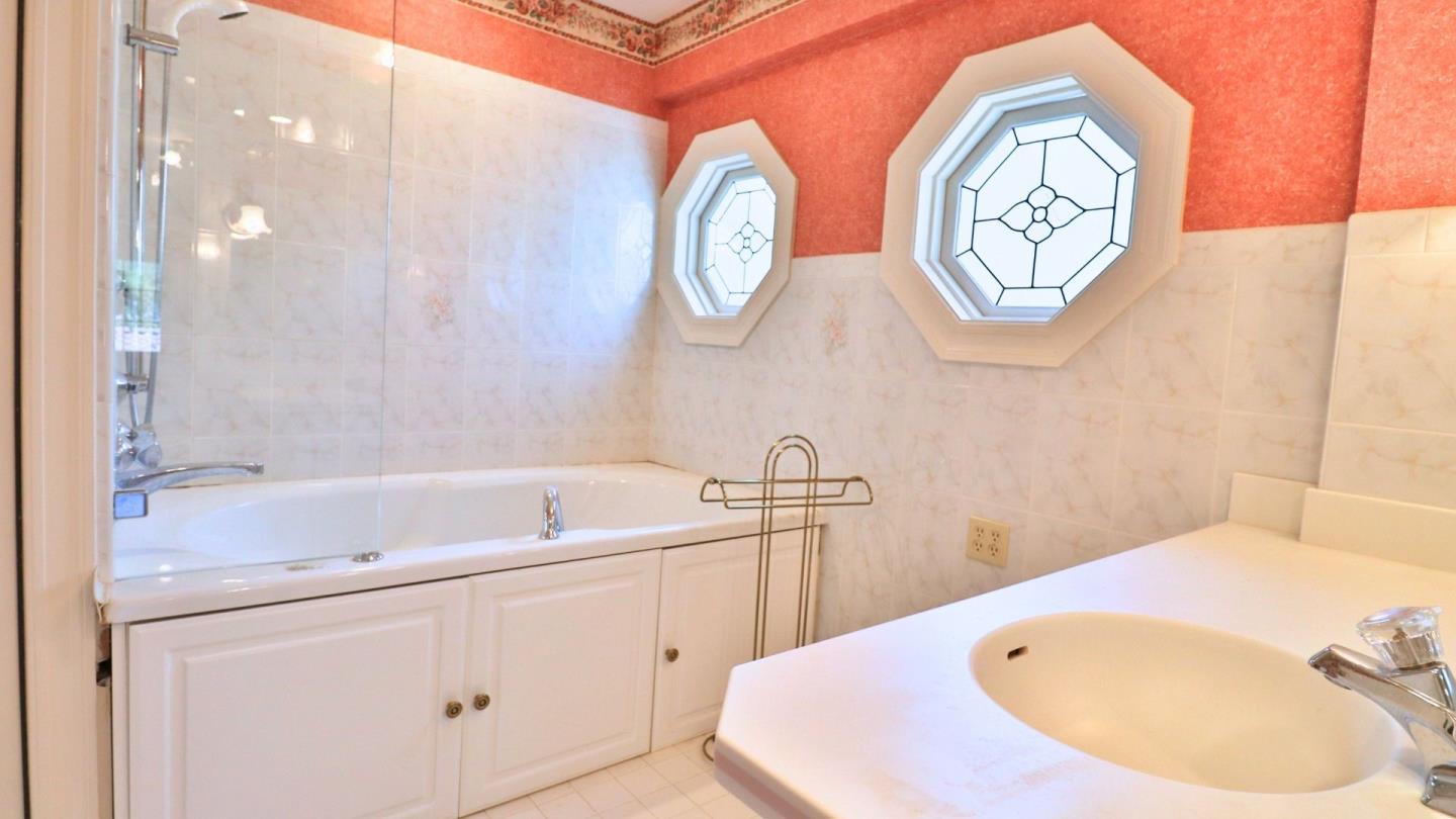 Detail Gallery Image 59 of 71 For 200 Iris Way, Palo Alto,  CA 94303 - 6 Beds | 4/1 Baths