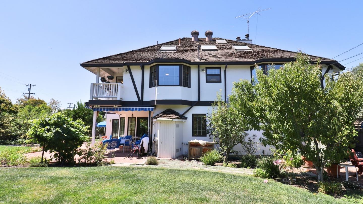 Detail Gallery Image 62 of 71 For 200 Iris Way, Palo Alto,  CA 94303 - 6 Beds | 4/1 Baths