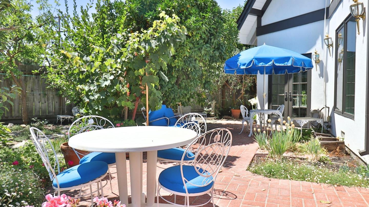 Detail Gallery Image 69 of 71 For 200 Iris Way, Palo Alto,  CA 94303 - 6 Beds | 4/1 Baths