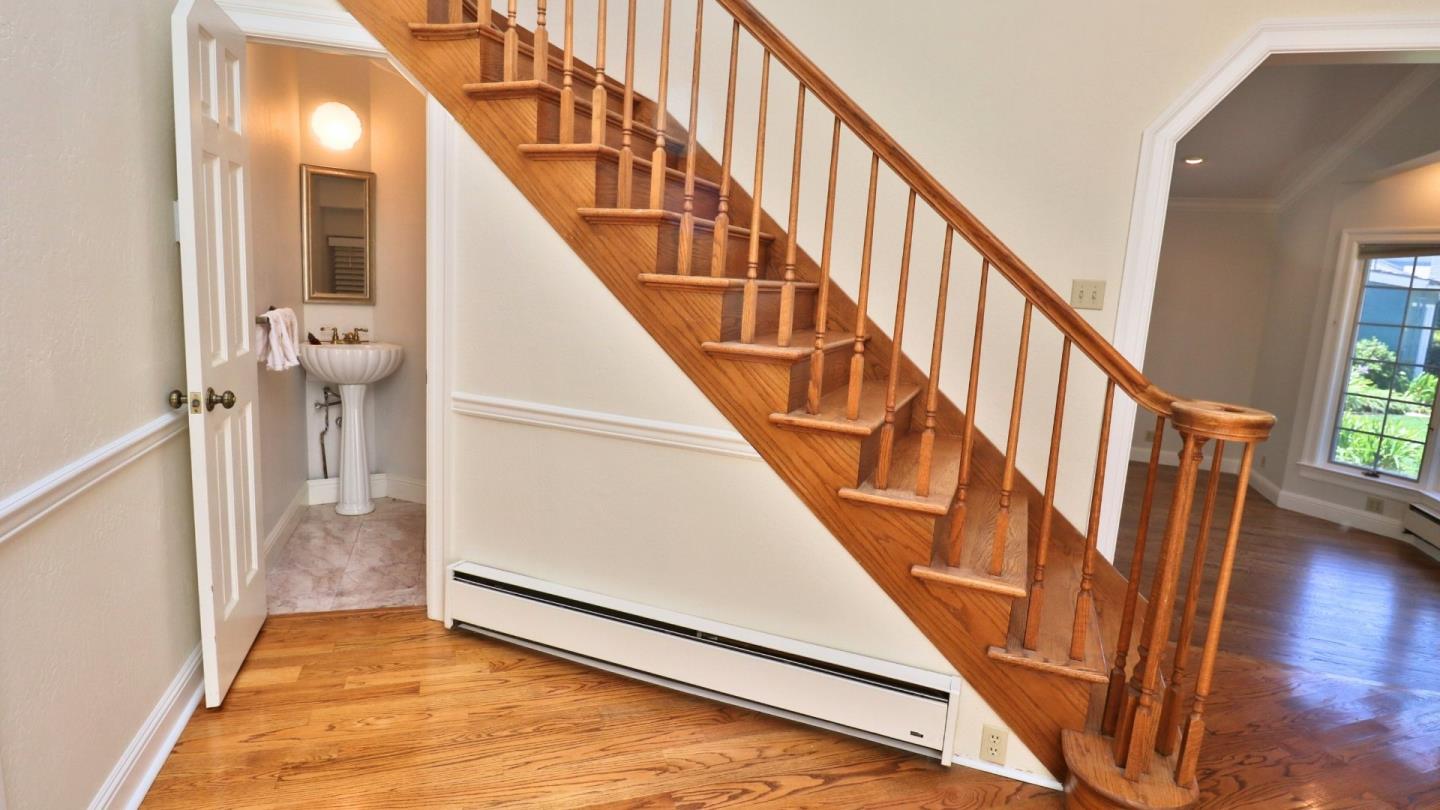 Detail Gallery Image 7 of 71 For 200 Iris Way, Palo Alto,  CA 94303 - 6 Beds | 4/1 Baths