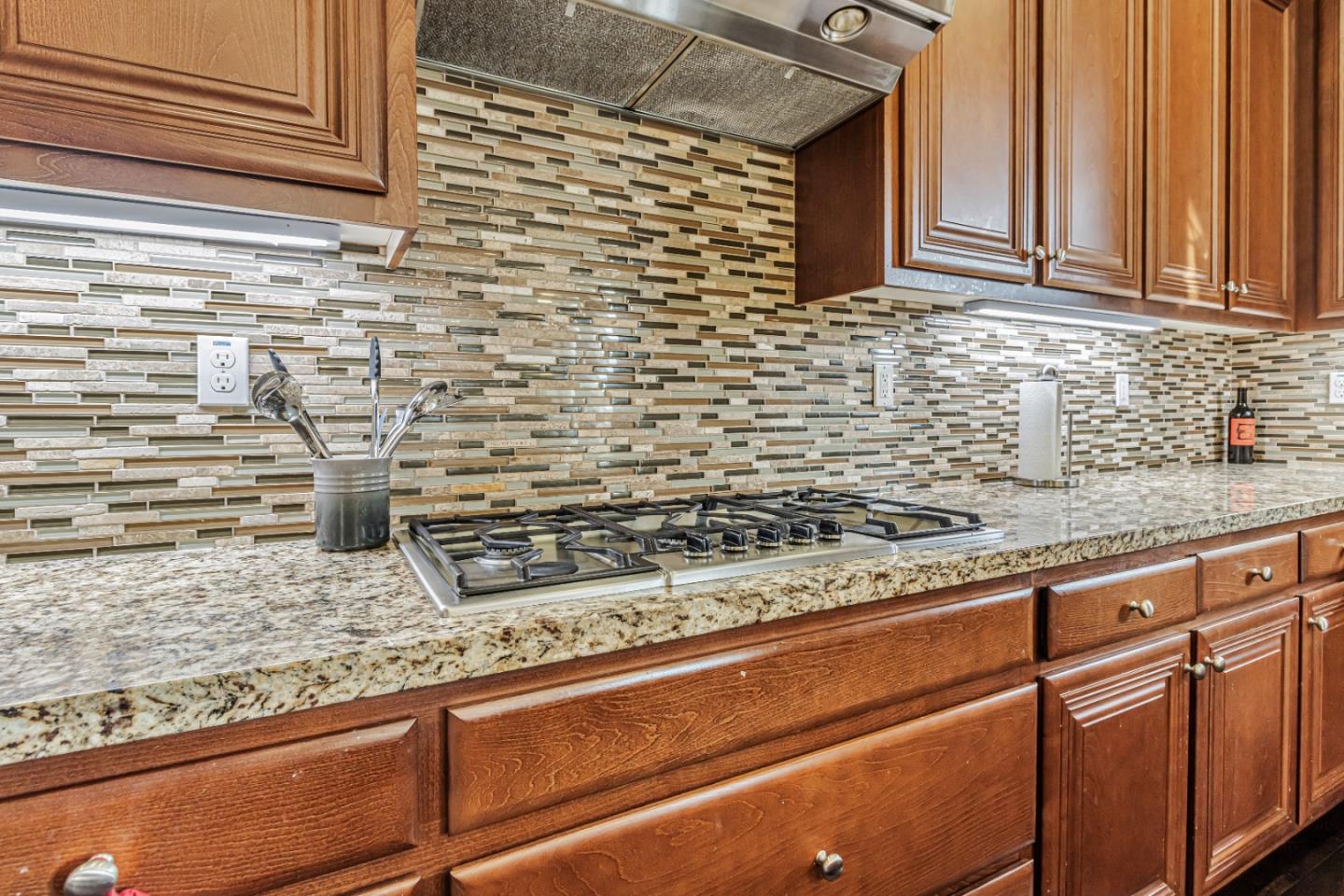 Detail Gallery Image 12 of 35 For 1957 Worthington Cir, Santa Clara,  CA 95050 - 4 Beds | 2/1 Baths