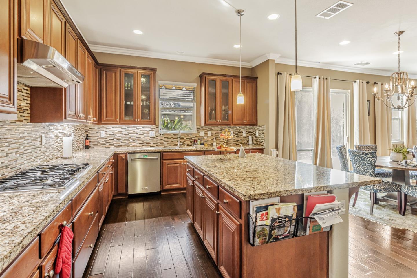 Detail Gallery Image 15 of 35 For 1957 Worthington Cir, Santa Clara,  CA 95050 - 4 Beds | 2/1 Baths