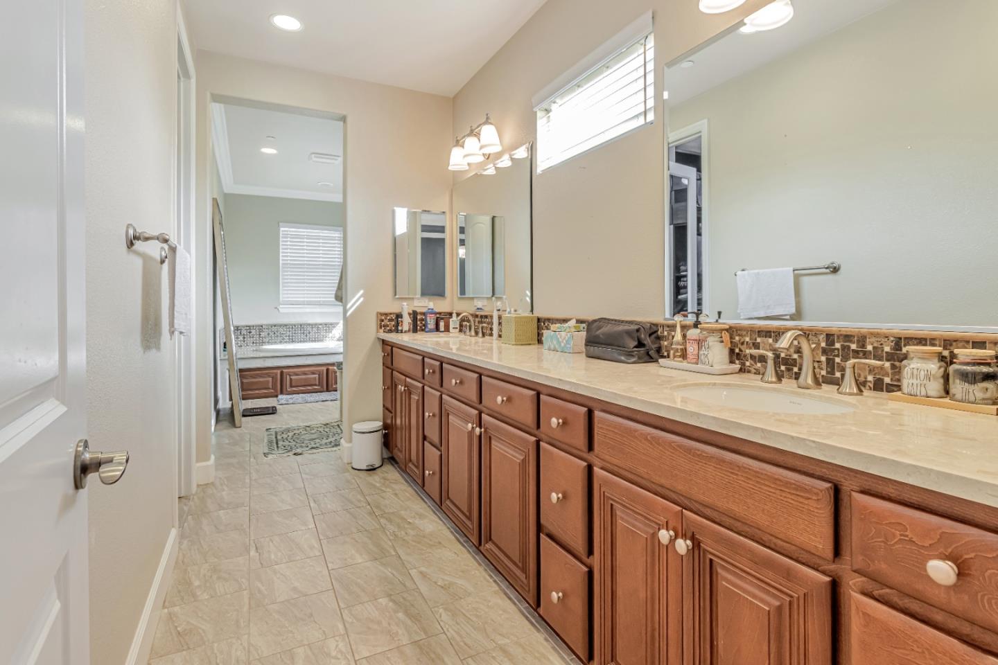 Detail Gallery Image 31 of 35 For 1957 Worthington Cir, Santa Clara,  CA 95050 - 4 Beds | 2/1 Baths