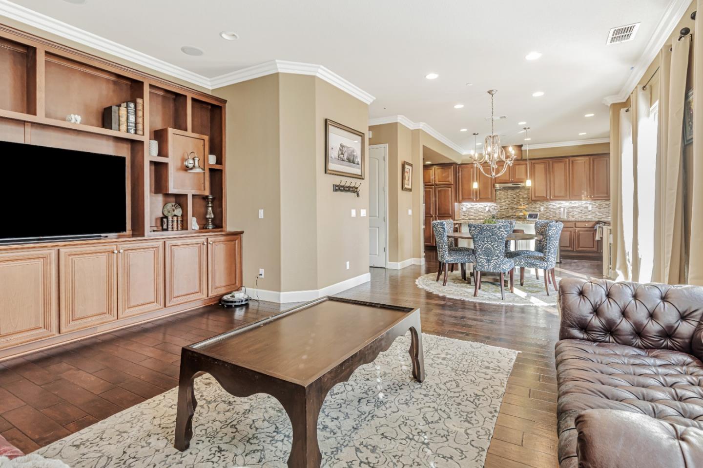 Detail Gallery Image 9 of 35 For 1957 Worthington Cir, Santa Clara,  CA 95050 - 4 Beds | 2/1 Baths