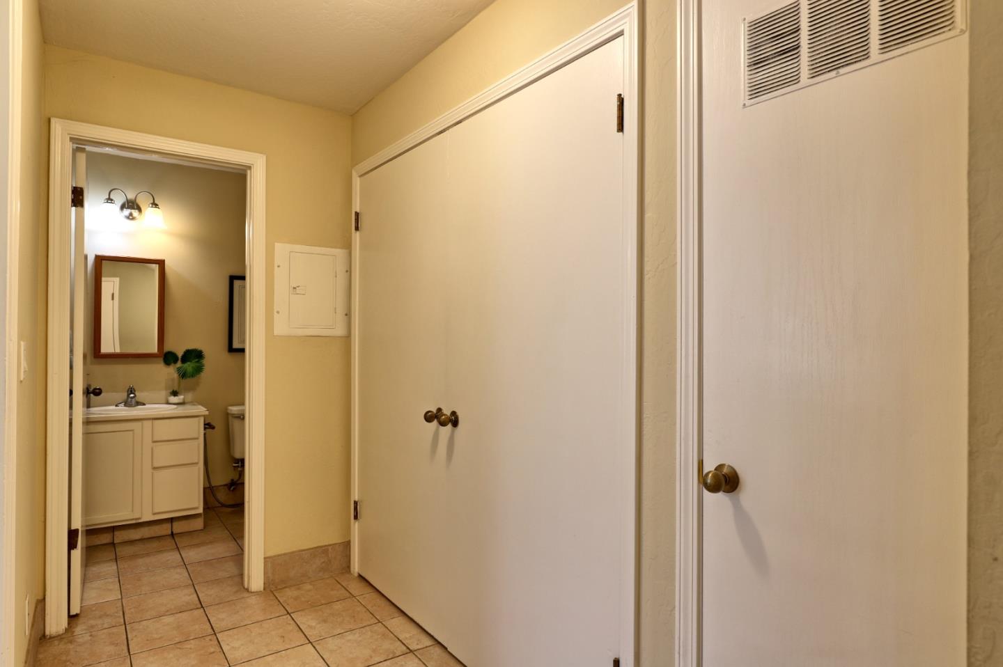 Detail Gallery Image 10 of 15 For 17950 Hillwood Ln, Morgan Hill,  CA 95037 - 2 Beds | 2 Baths
