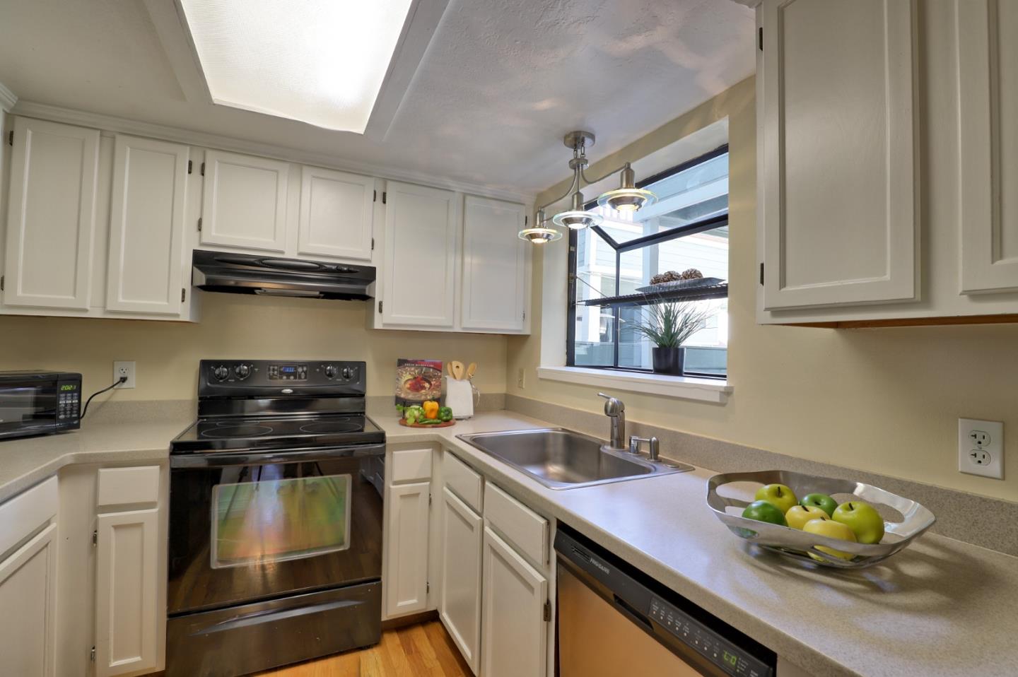 Detail Gallery Image 6 of 15 For 17950 Hillwood Ln, Morgan Hill,  CA 95037 - 2 Beds | 2 Baths