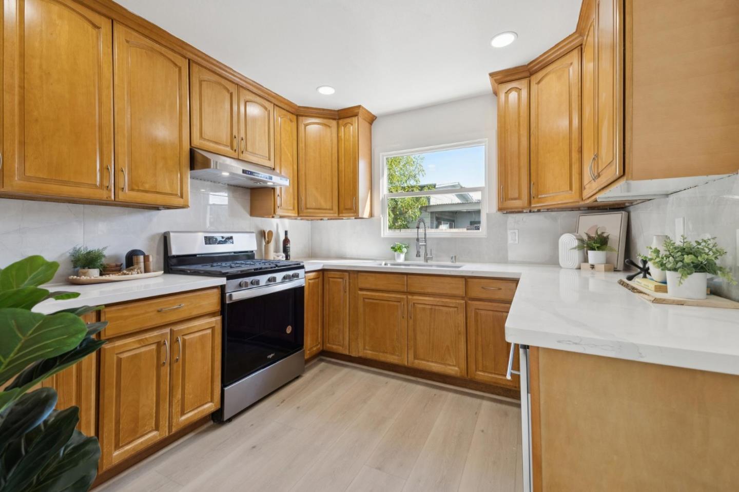 Detail Gallery Image 10 of 21 For 1312 Modoc Ave, Menlo Park,  CA 94025 - 3 Beds | 1 Baths