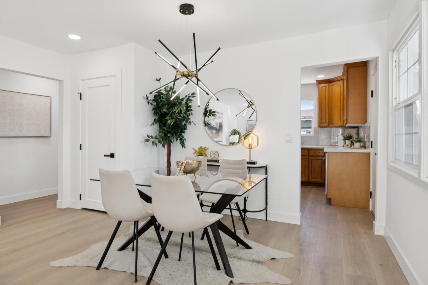 Detail Gallery Image 8 of 21 For 1312 Modoc Ave, Menlo Park,  CA 94025 - 3 Beds | 1 Baths