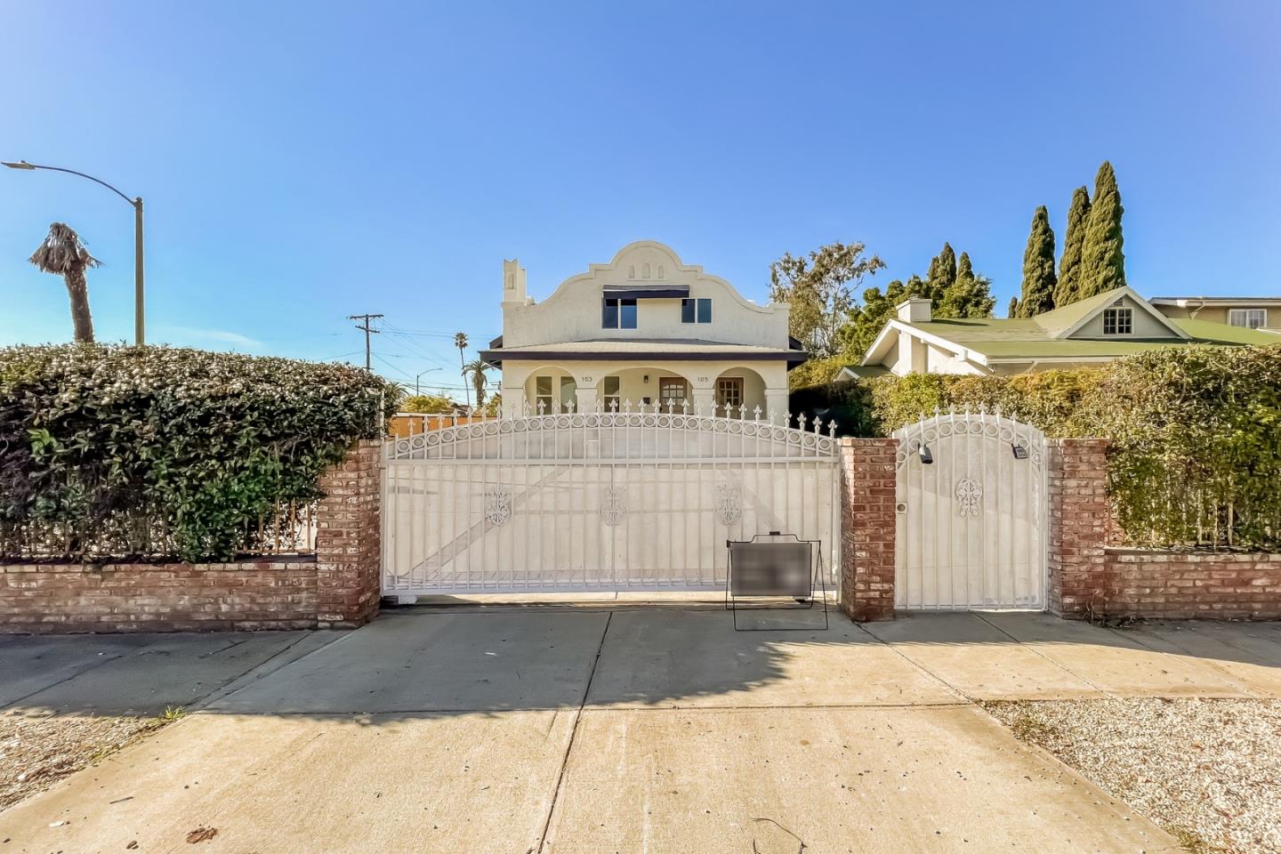 Detail Gallery Image 2 of 23 For 103 N Kingsley Dr, Los Angeles,  CA 90004 - 2 Beds | 2 Baths
