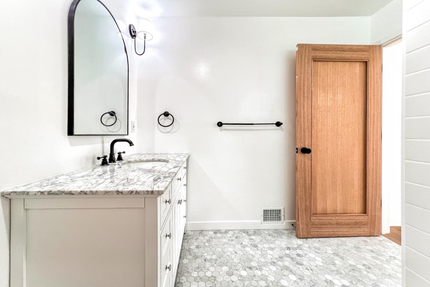 Detail Gallery Image 20 of 23 For 103 N Kingsley Dr, Los Angeles,  CA 90004 - 2 Beds | 2 Baths