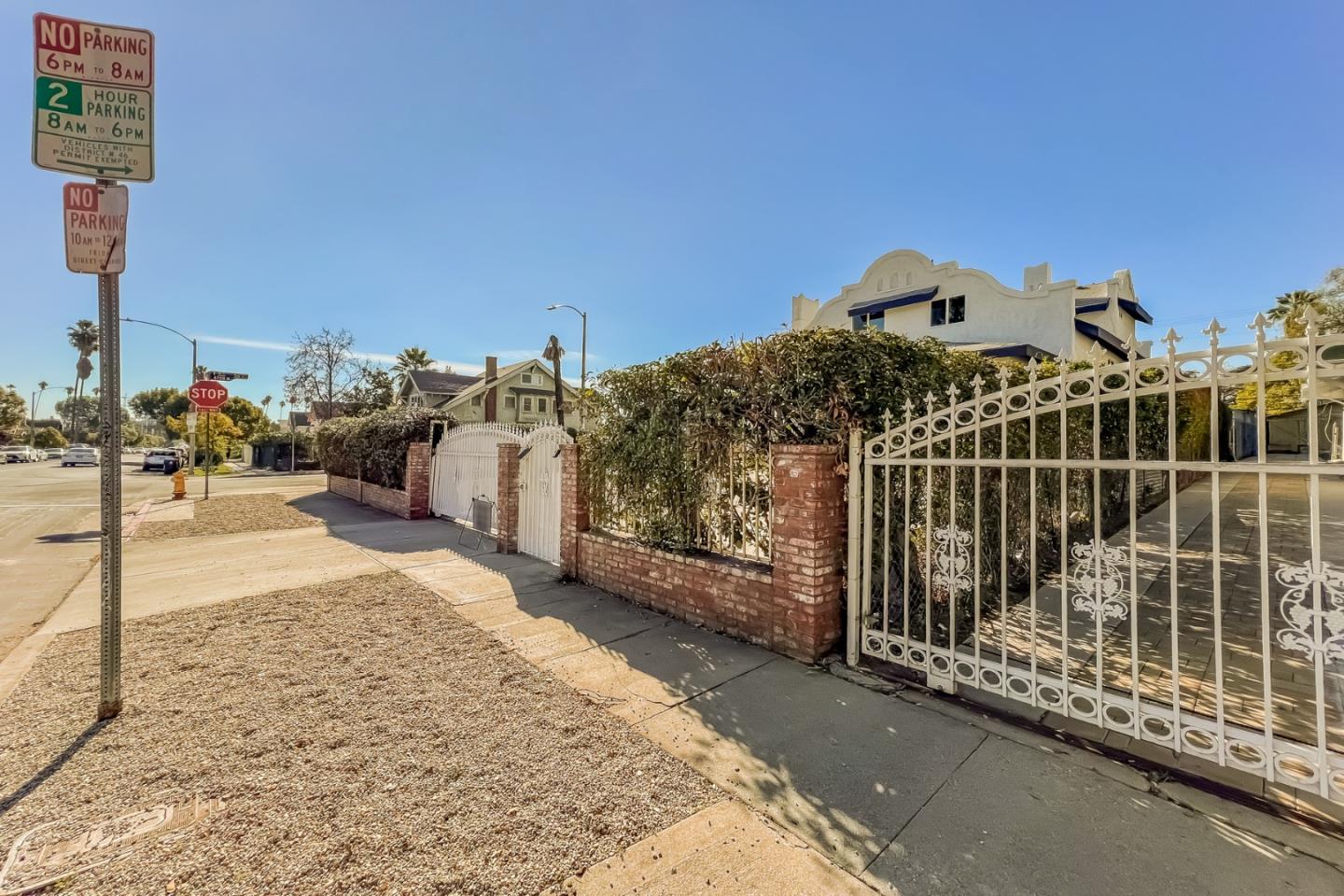 Detail Gallery Image 3 of 23 For 103 N Kingsley Dr, Los Angeles,  CA 90004 - 2 Beds | 2 Baths