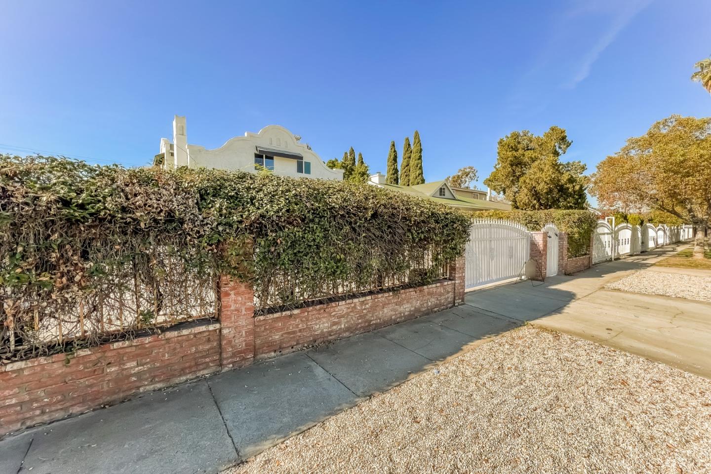 Detail Gallery Image 4 of 23 For 103 N Kingsley Dr, Los Angeles,  CA 90004 - 2 Beds | 2 Baths