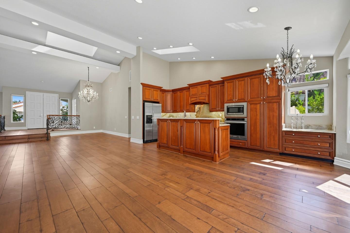Detail Gallery Image 10 of 38 For 4911 Amador Dr, Oceanside,  CA 92056 - 3 Beds | 2/1 Baths