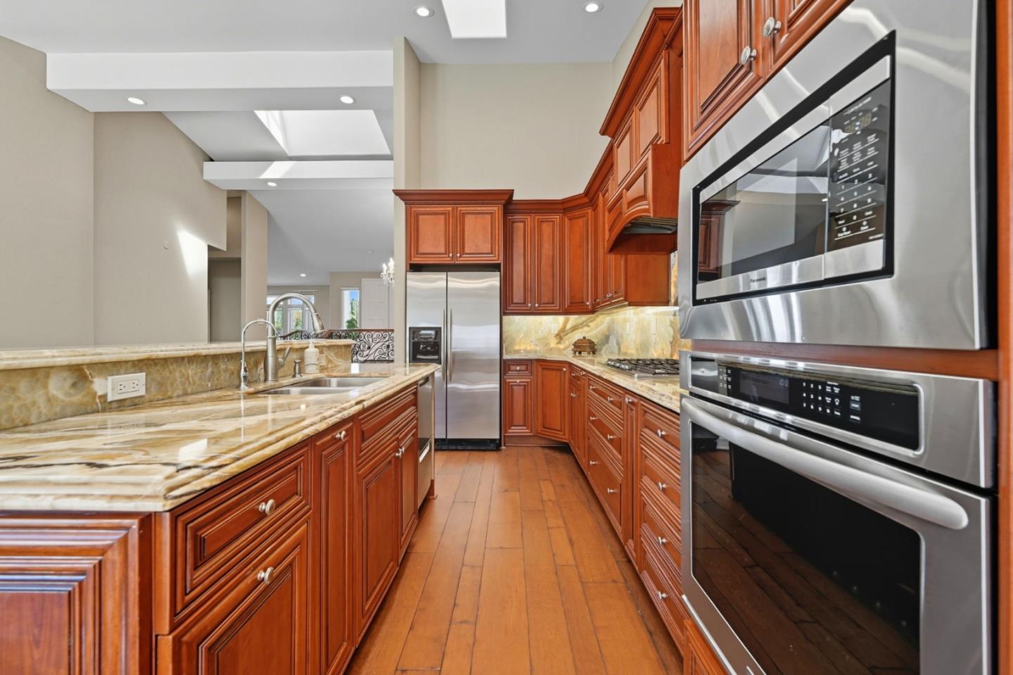 Detail Gallery Image 11 of 38 For 4911 Amador Dr, Oceanside,  CA 92056 - 3 Beds | 2/1 Baths