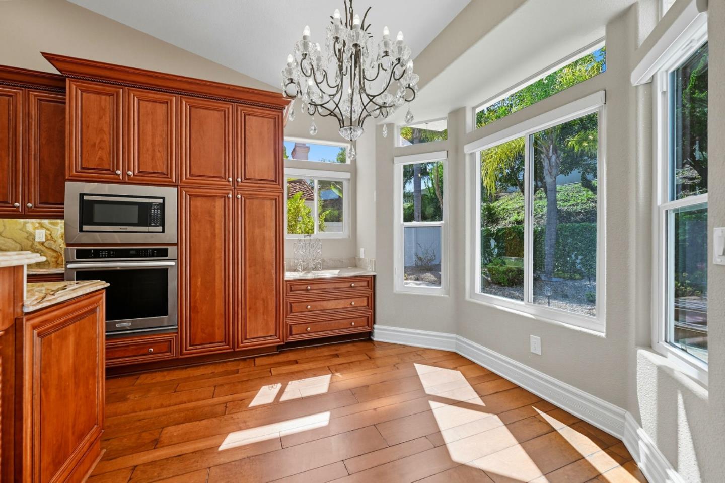 Detail Gallery Image 16 of 38 For 4911 Amador Dr, Oceanside,  CA 92056 - 3 Beds | 2/1 Baths