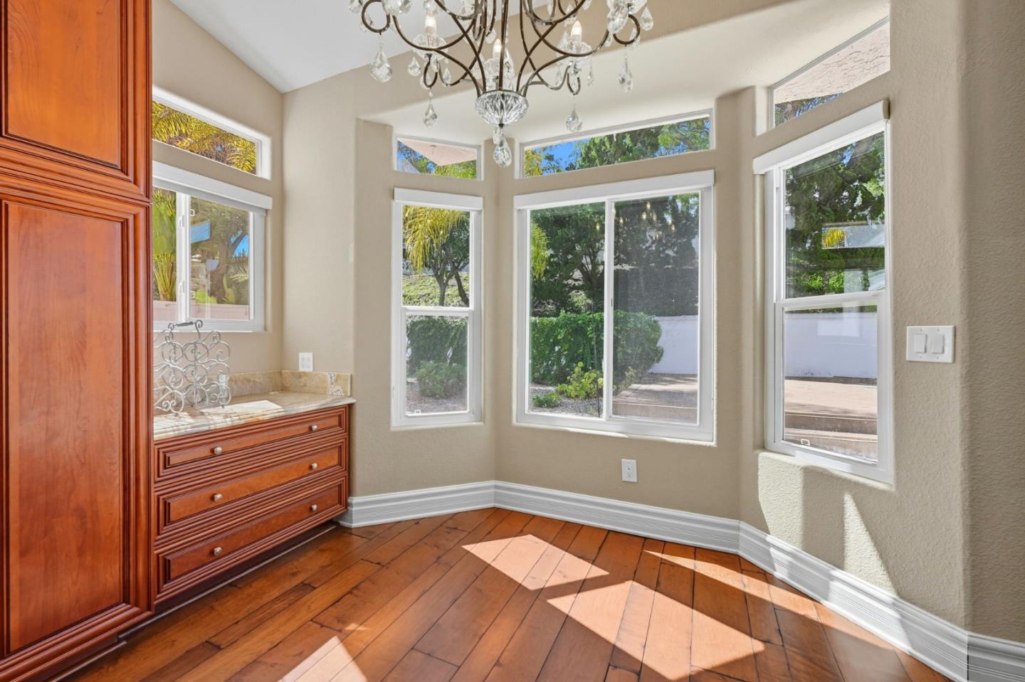 Detail Gallery Image 17 of 38 For 4911 Amador Dr, Oceanside,  CA 92056 - 3 Beds | 2/1 Baths