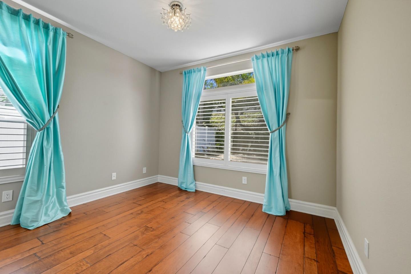 Detail Gallery Image 18 of 38 For 4911 Amador Dr, Oceanside,  CA 92056 - 3 Beds | 2/1 Baths