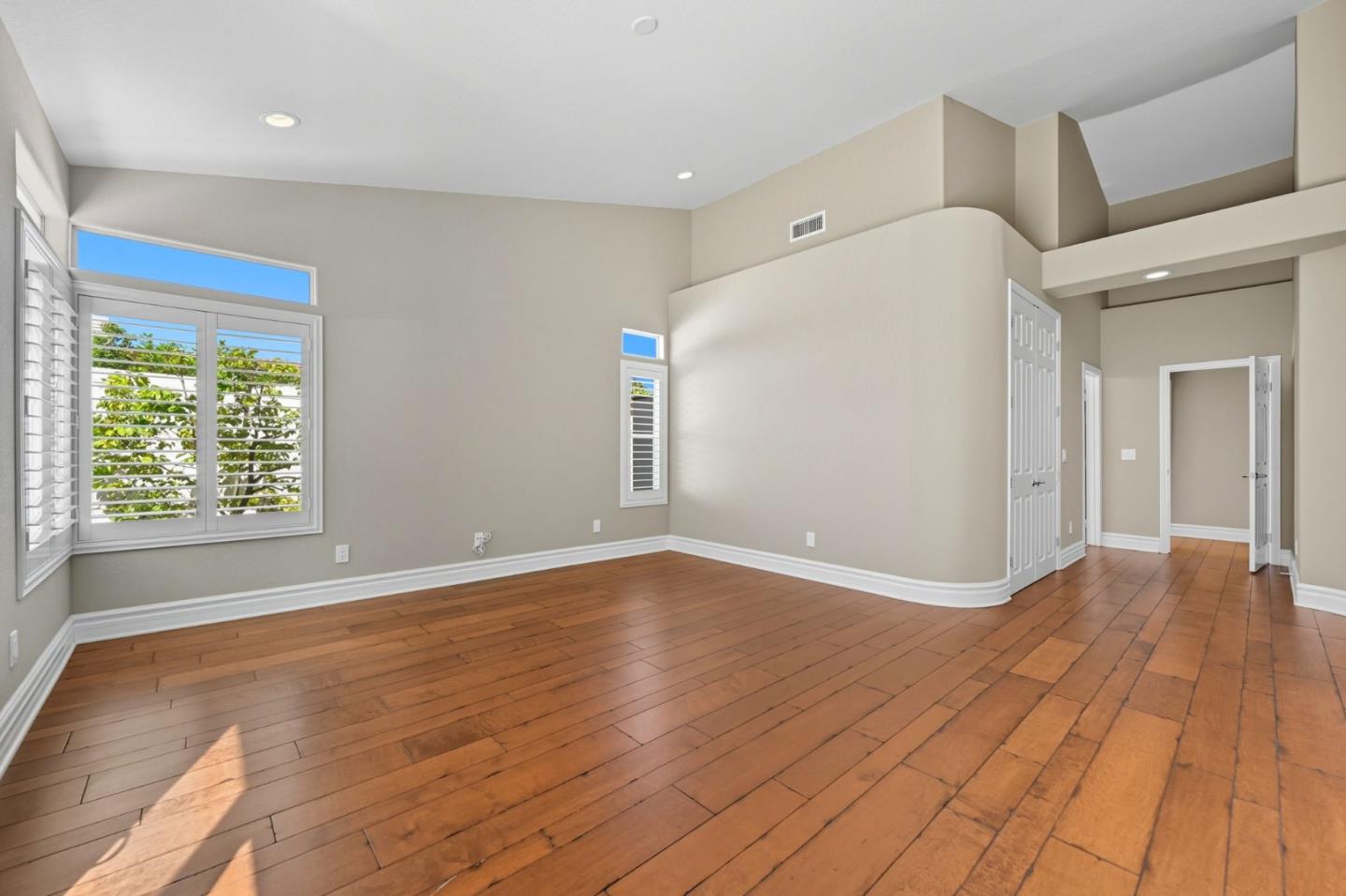 Detail Gallery Image 23 of 38 For 4911 Amador Dr, Oceanside,  CA 92056 - 3 Beds | 2/1 Baths