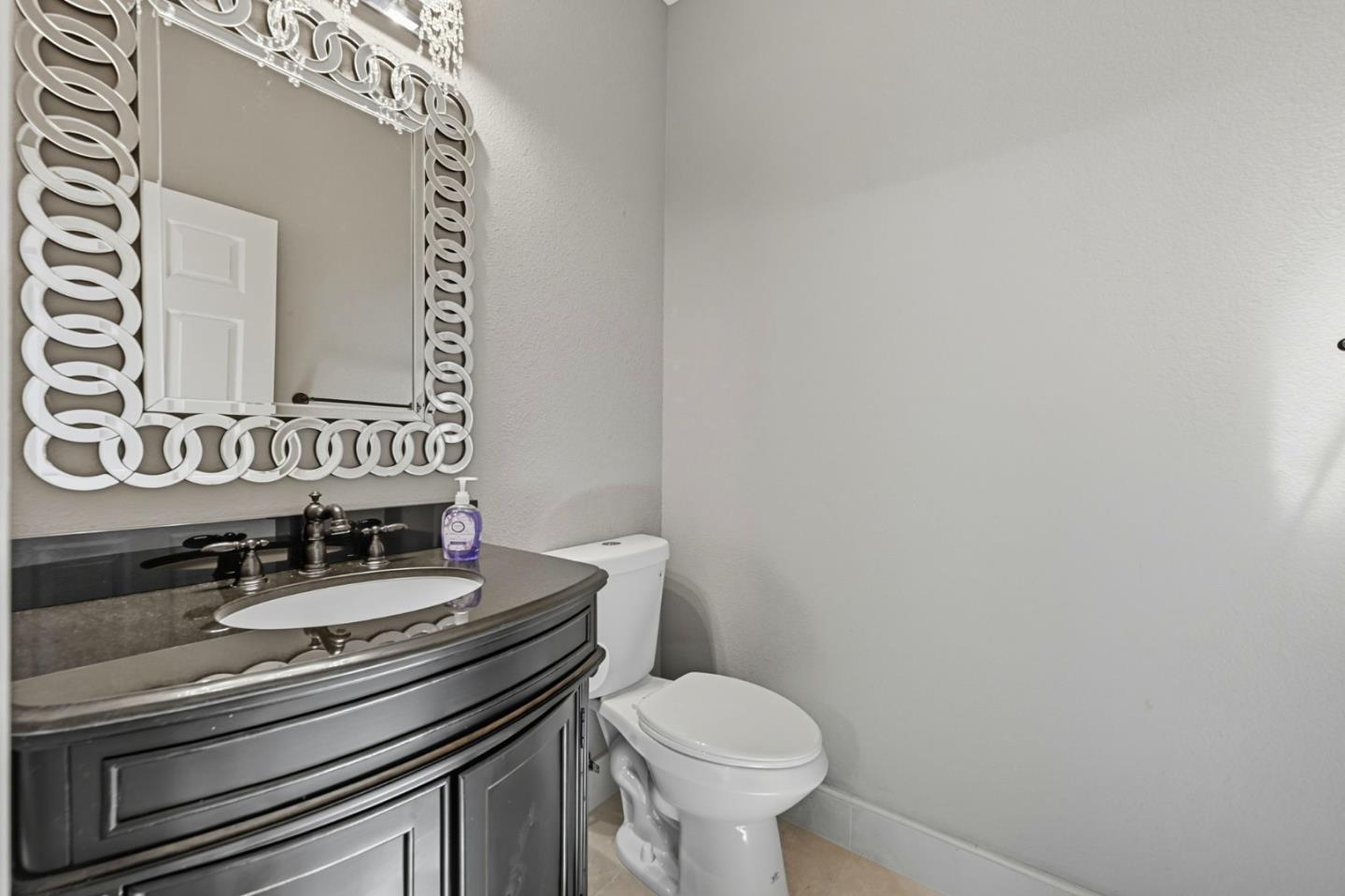 Detail Gallery Image 27 of 38 For 4911 Amador Dr, Oceanside,  CA 92056 - 3 Beds | 2/1 Baths