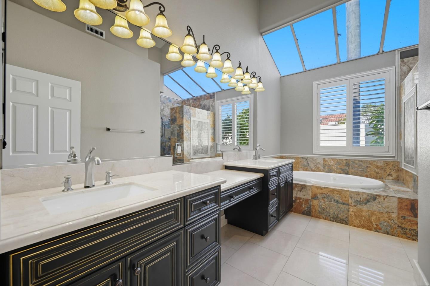 Detail Gallery Image 28 of 38 For 4911 Amador Dr, Oceanside,  CA 92056 - 3 Beds | 2/1 Baths