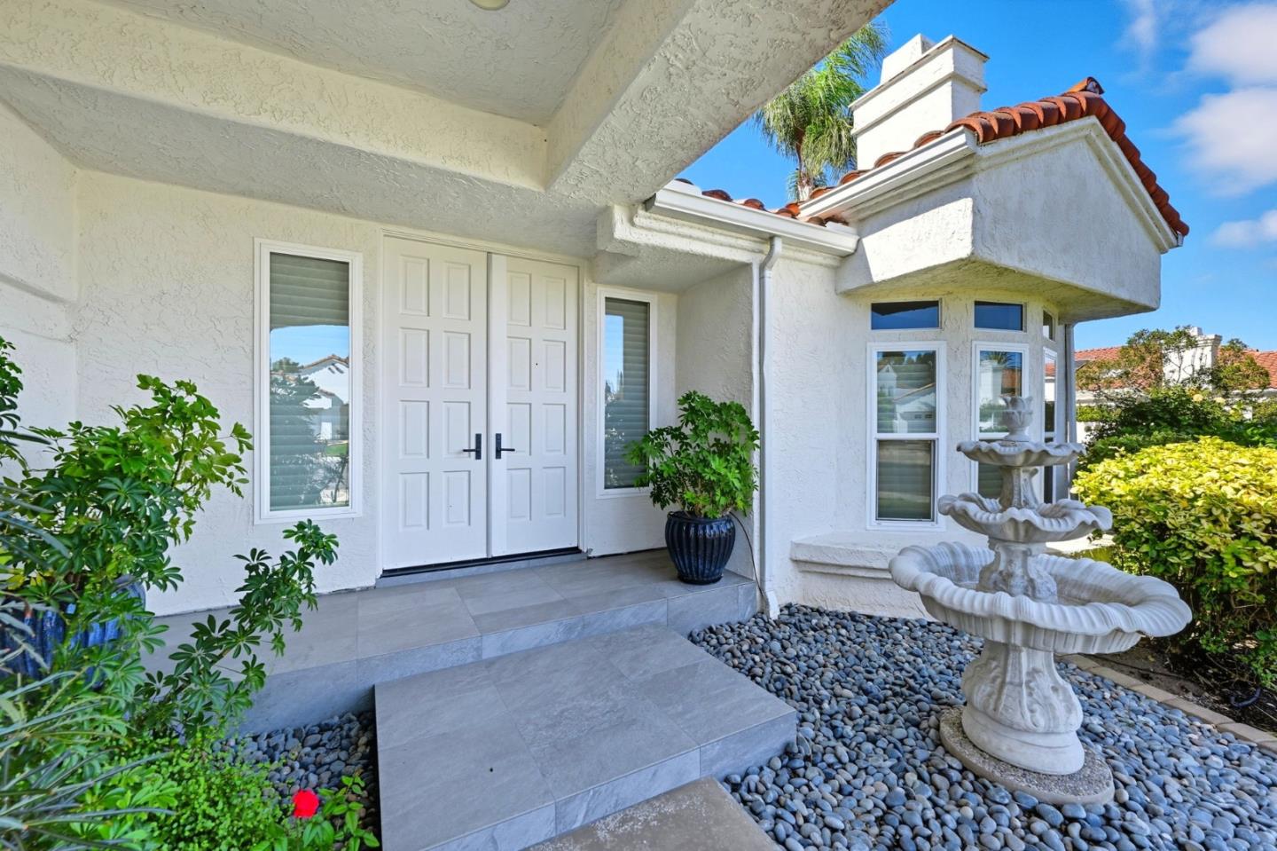 Detail Gallery Image 3 of 38 For 4911 Amador Dr, Oceanside,  CA 92056 - 3 Beds | 2/1 Baths