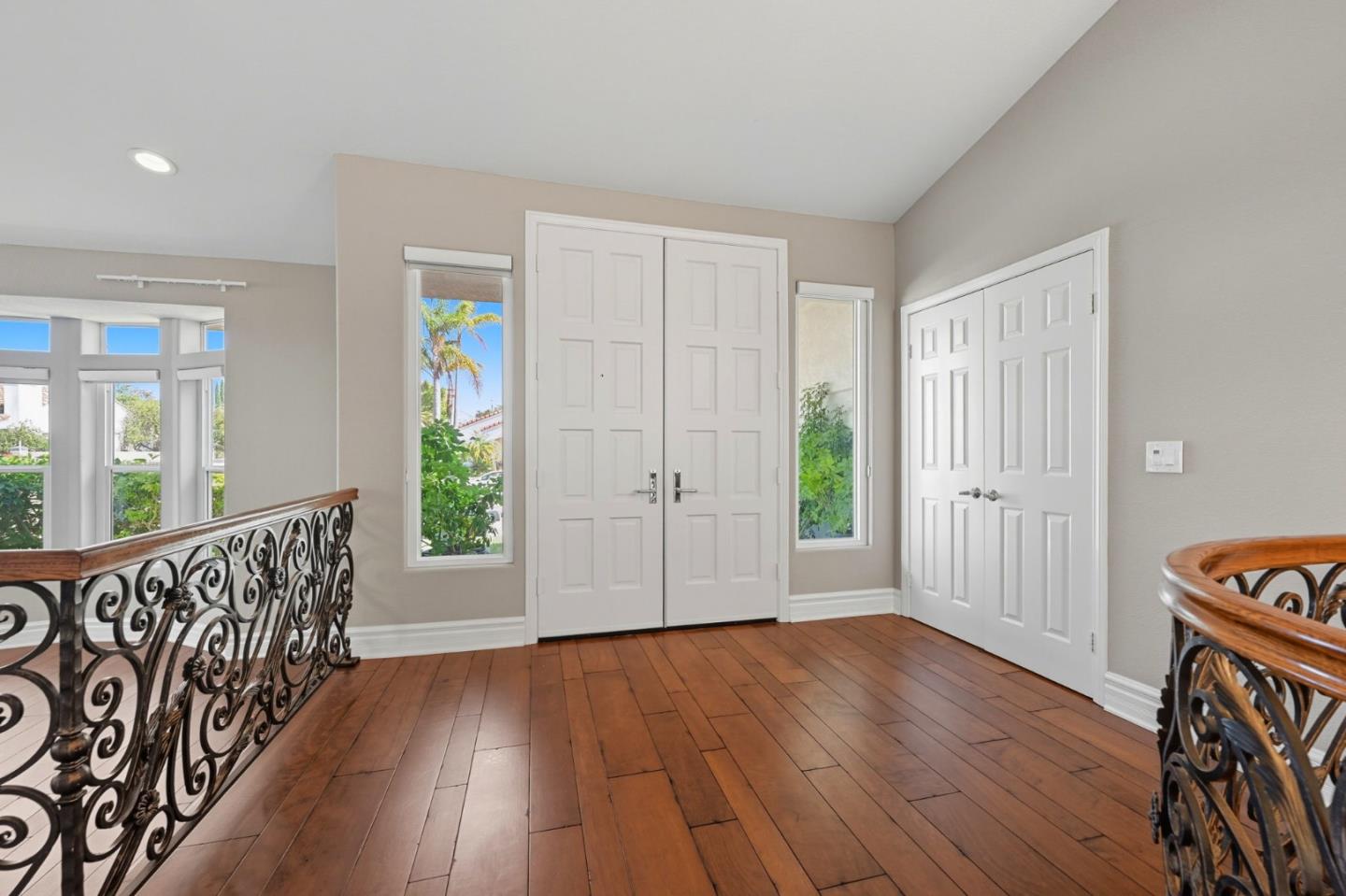 Detail Gallery Image 4 of 38 For 4911 Amador Dr, Oceanside,  CA 92056 - 3 Beds | 2/1 Baths
