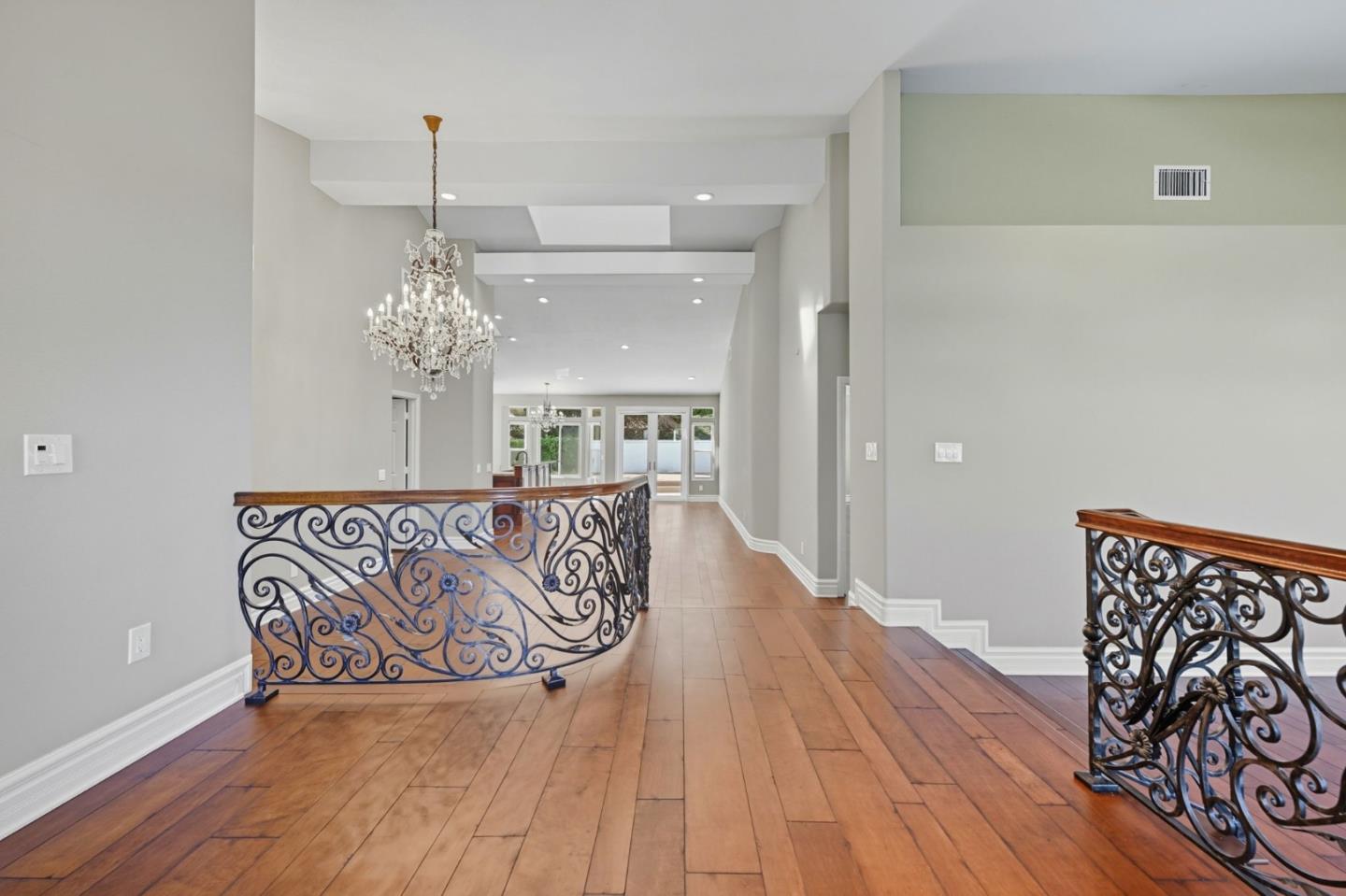Detail Gallery Image 5 of 38 For 4911 Amador Dr, Oceanside,  CA 92056 - 3 Beds | 2/1 Baths