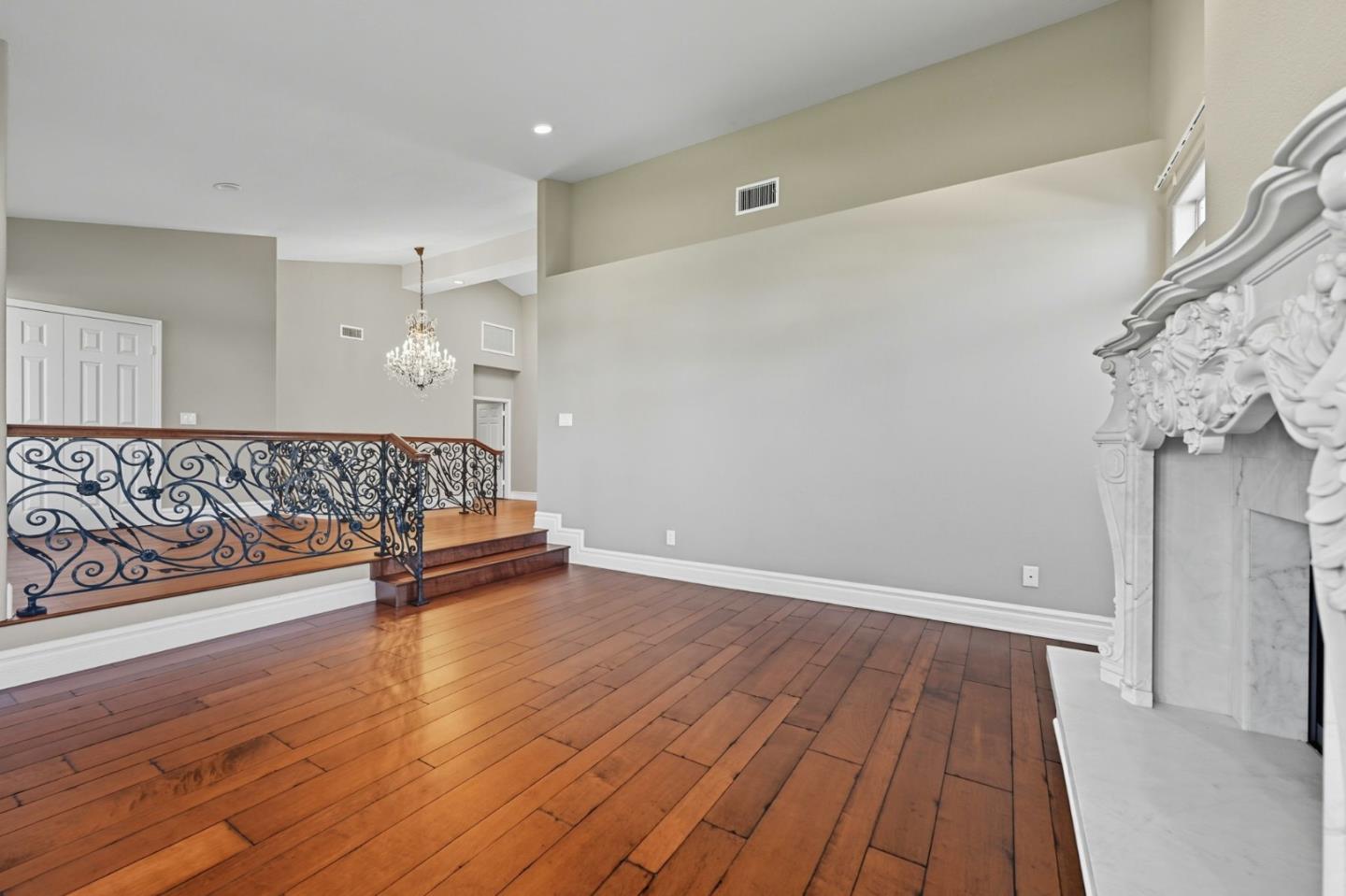 Detail Gallery Image 6 of 38 For 4911 Amador Dr, Oceanside,  CA 92056 - 3 Beds | 2/1 Baths