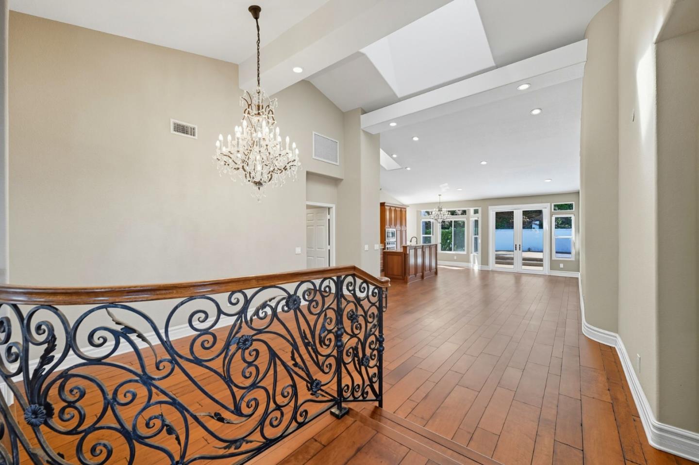 Detail Gallery Image 7 of 38 For 4911 Amador Dr, Oceanside,  CA 92056 - 3 Beds | 2/1 Baths