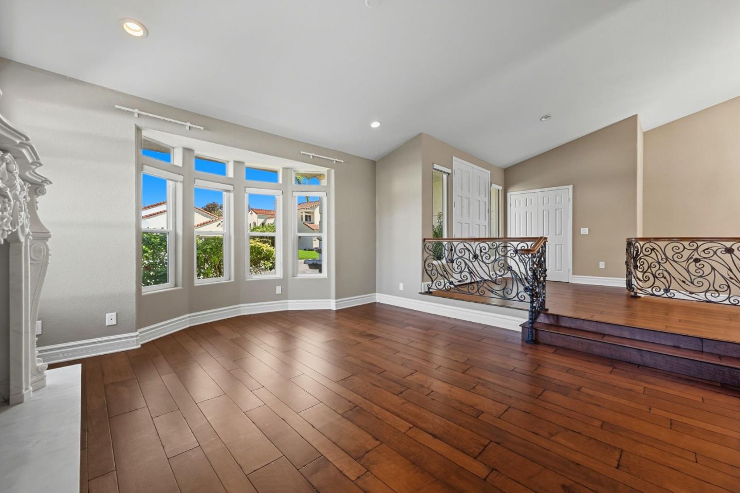 Detail Gallery Image 9 of 38 For 4911 Amador Dr, Oceanside,  CA 92056 - 3 Beds | 2/1 Baths