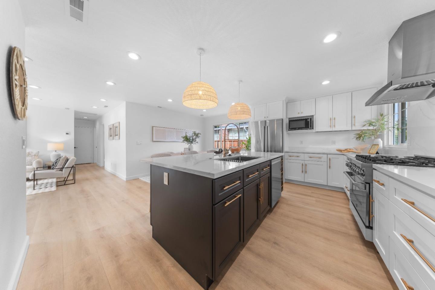 Detail Gallery Image 5 of 36 For 879 Coachella Ave, Sunnyvale,  CA 94085 - 3 Beds | 1/1 Baths