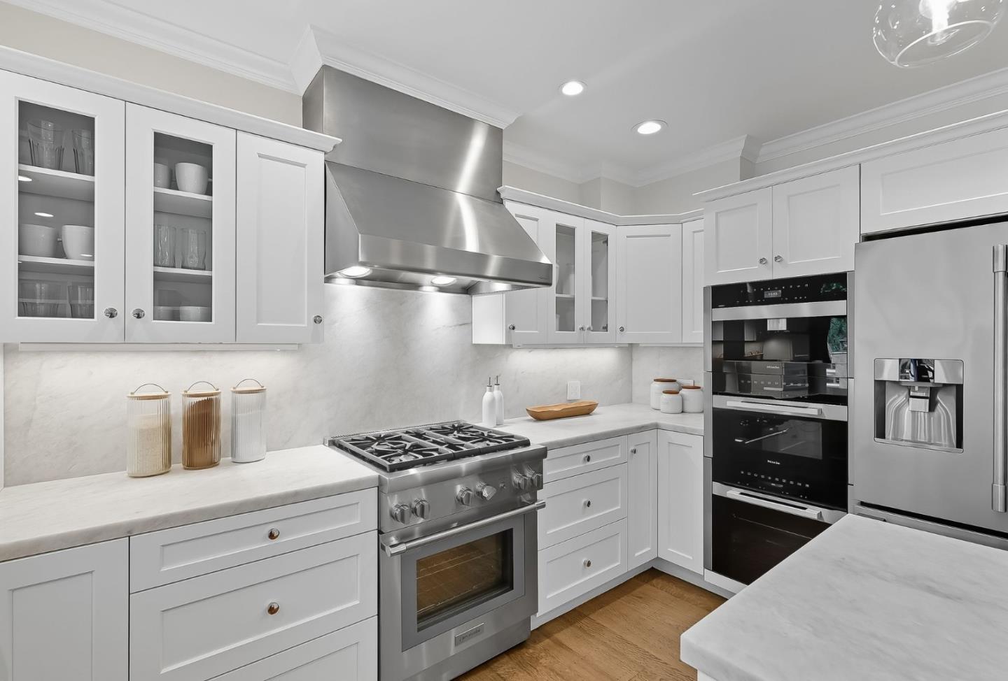 Detail Gallery Image 13 of 42 For 431 Hillcrest Rd, San Mateo,  CA 94402 - 4 Beds | 3 Baths