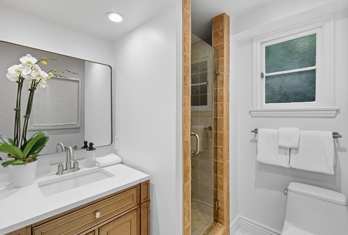 Detail Gallery Image 23 of 42 For 431 Hillcrest Rd, San Mateo,  CA 94402 - 4 Beds | 3 Baths