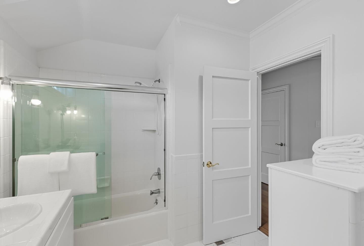 Detail Gallery Image 26 of 42 For 431 Hillcrest Rd, San Mateo,  CA 94402 - 4 Beds | 3 Baths