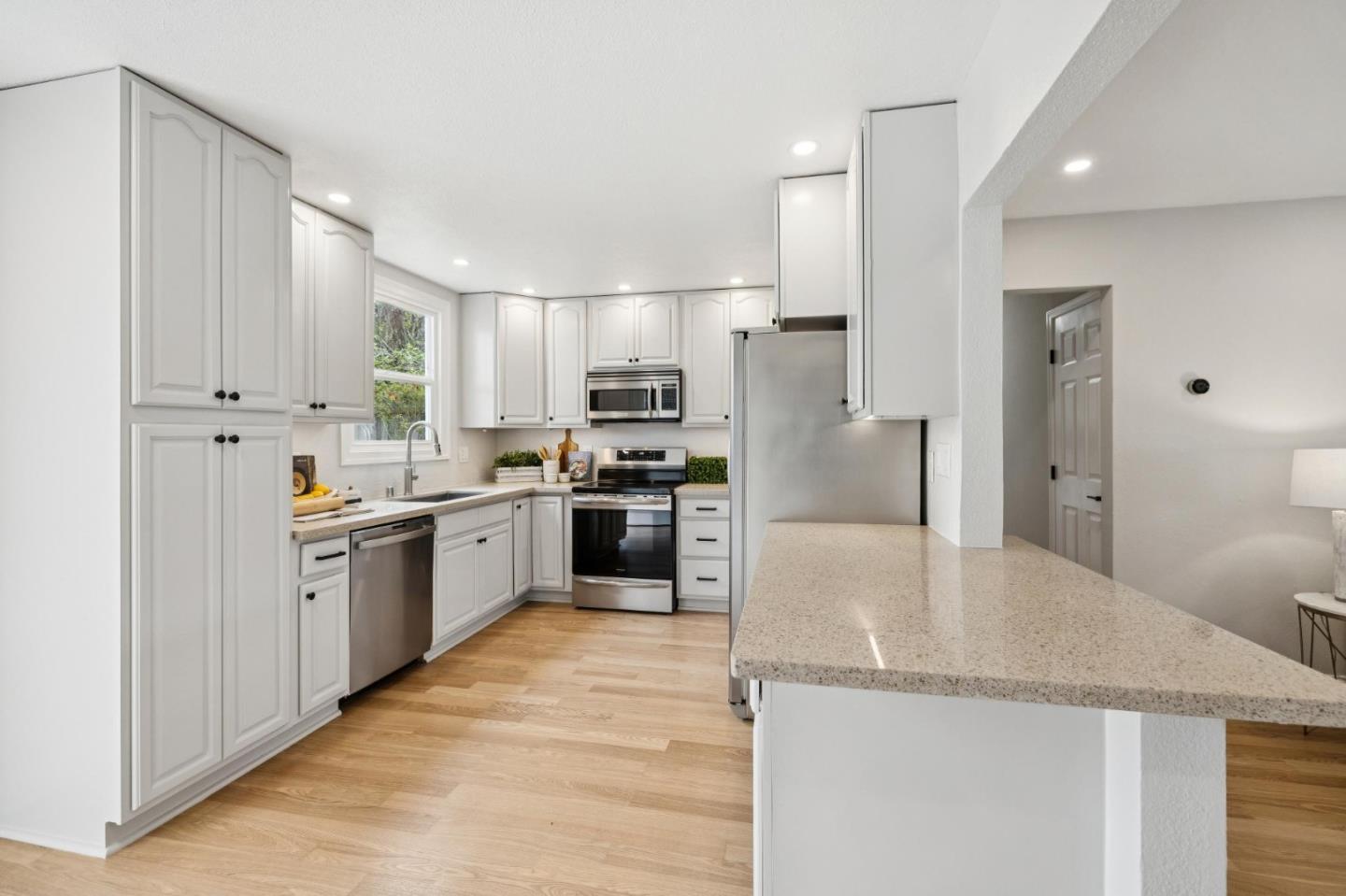 Detail Gallery Image 10 of 42 For 207 Nelson Ave, Pacifica,  CA 94044 - 3 Beds | 1/1 Baths