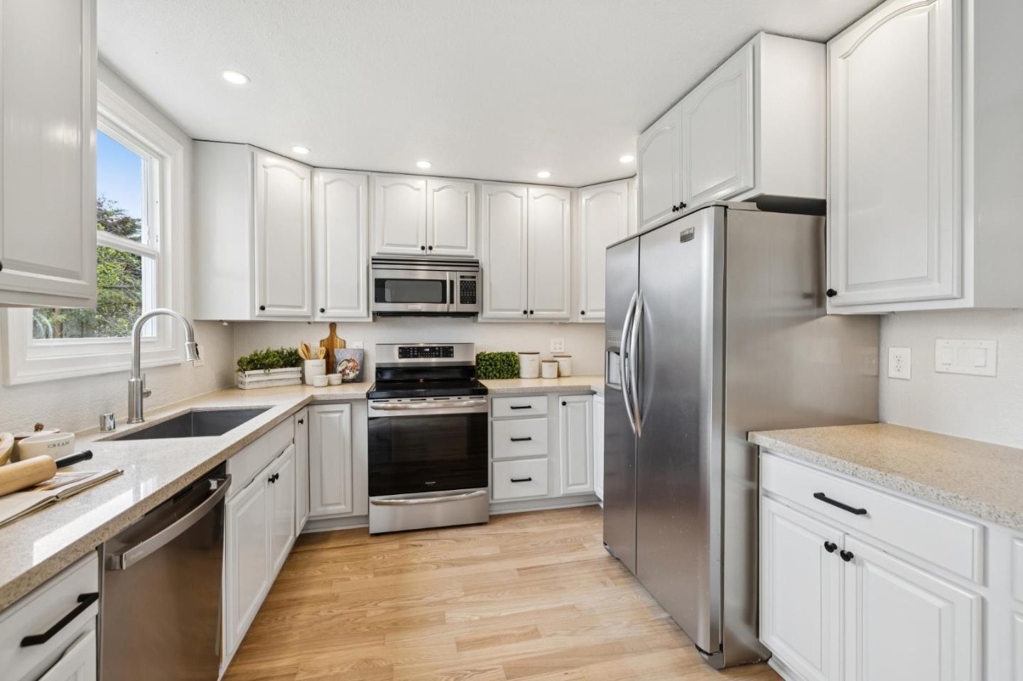 Detail Gallery Image 11 of 42 For 207 Nelson Ave, Pacifica,  CA 94044 - 3 Beds | 1/1 Baths