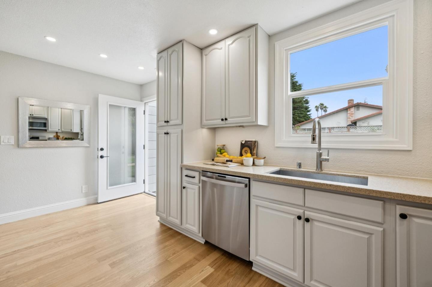 Detail Gallery Image 12 of 42 For 207 Nelson Ave, Pacifica,  CA 94044 - 3 Beds | 1/1 Baths