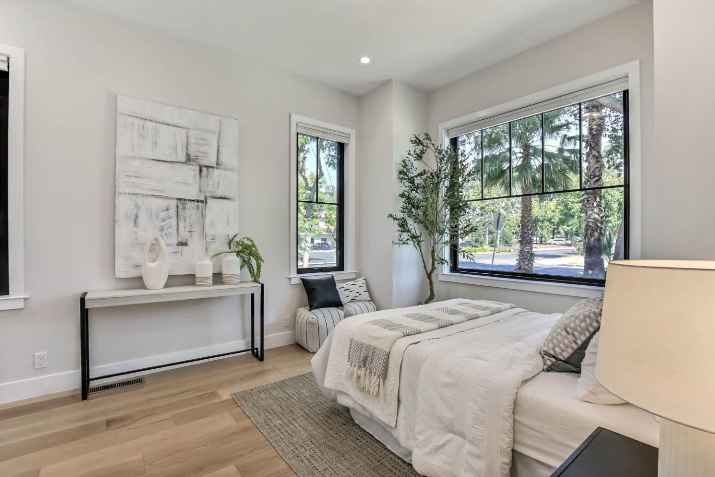 Detail Gallery Image 17 of 38 For 202 Mountain View Ave, Mountain View,  CA 94041 - 7 Beds | 6 Baths