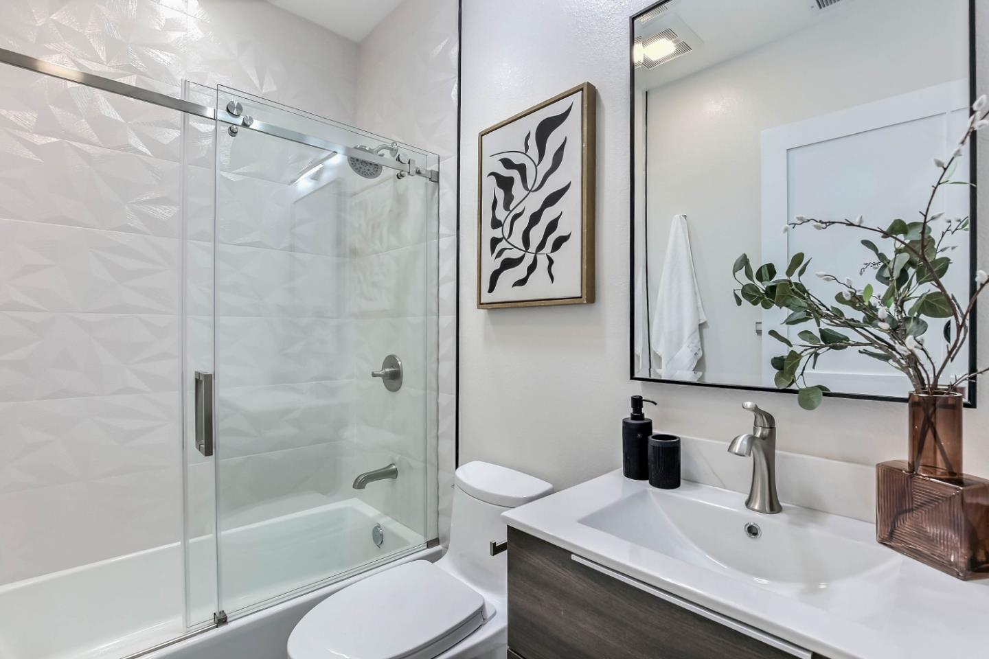 Detail Gallery Image 22 of 38 For 202 Mountain View Ave, Mountain View,  CA 94041 - 7 Beds | 6 Baths