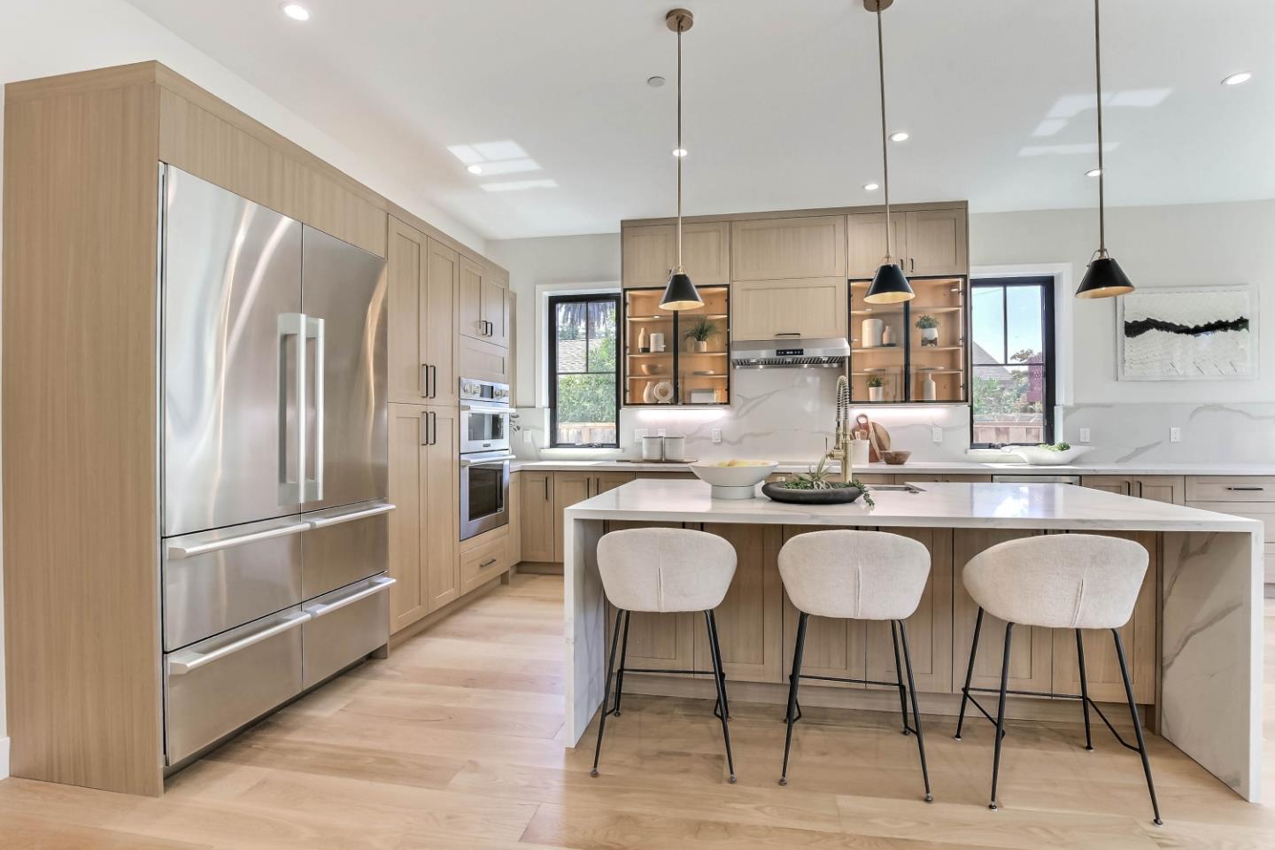 Detail Gallery Image 3 of 38 For 202 Mountain View Ave, Mountain View,  CA 94041 - 7 Beds | 6 Baths
