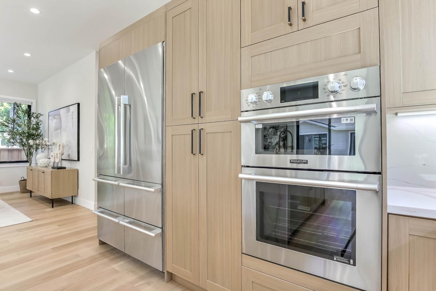 Detail Gallery Image 5 of 38 For 202 Mountain View Ave, Mountain View,  CA 94041 - 7 Beds | 6 Baths