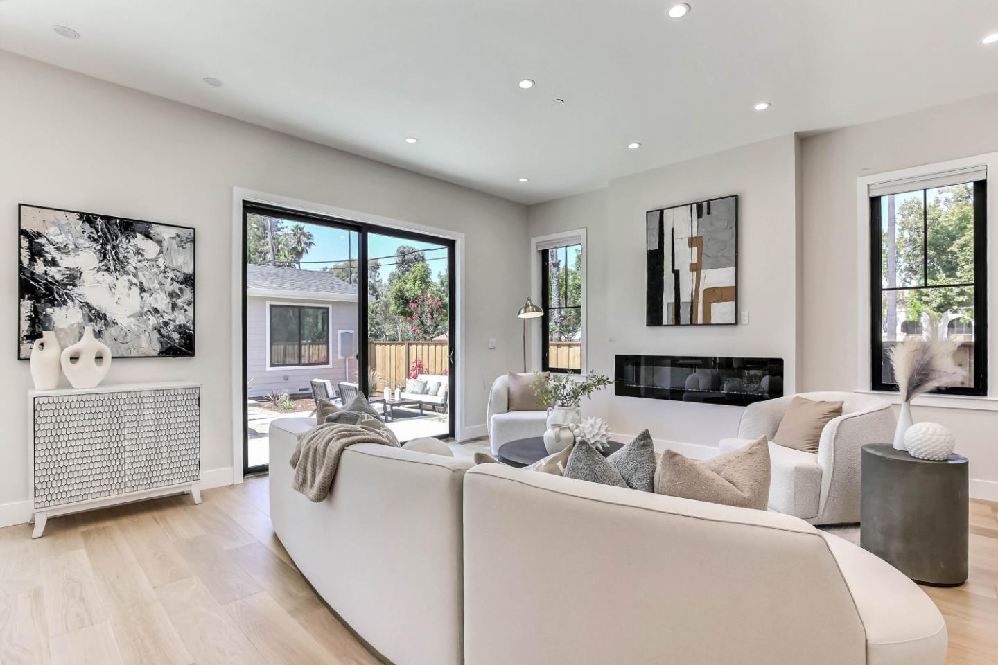 Detail Gallery Image 7 of 38 For 202 Mountain View Ave, Mountain View,  CA 94041 - 7 Beds | 6 Baths