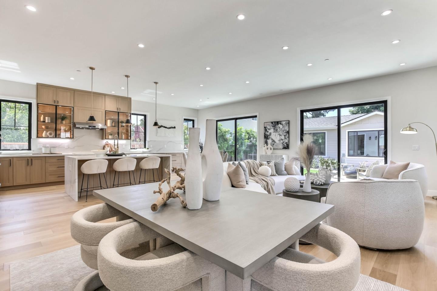 Detail Gallery Image 8 of 38 For 202 Mountain View Ave, Mountain View,  CA 94041 - 7 Beds | 6 Baths