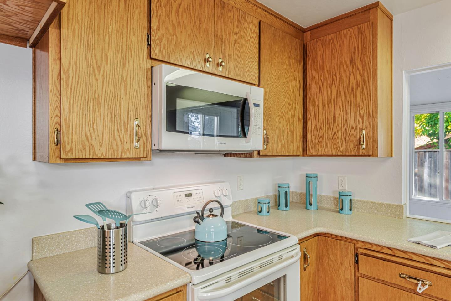Detail Gallery Image 16 of 50 For 207 New River Dr, San Jose,  CA 95119 - 3 Beds | 2/1 Baths