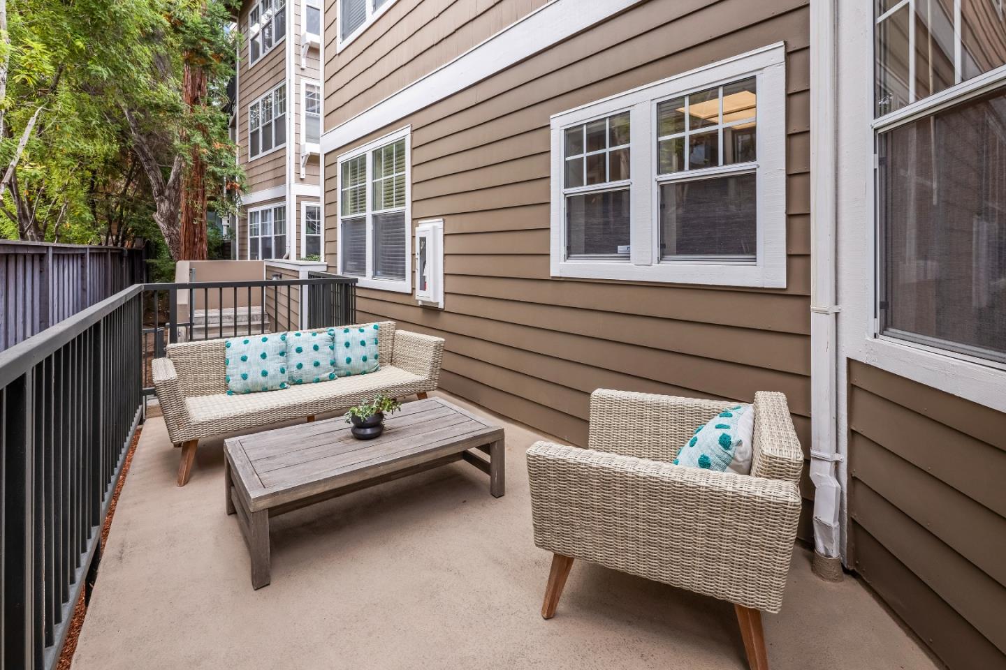 Detail Gallery Image 15 of 18 For 2160 Santa Cruz Ave #22,  Menlo Park,  CA 94025 - 2 Beds | 2 Baths