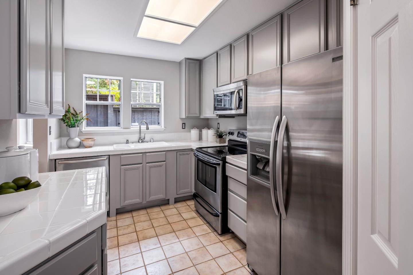 Detail Gallery Image 4 of 18 For 2160 Santa Cruz Ave #22,  Menlo Park,  CA 94025 - 2 Beds | 2 Baths